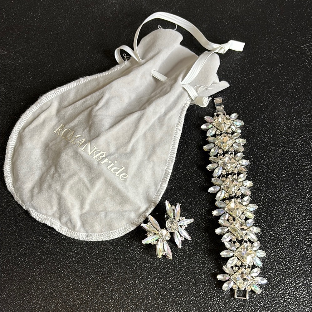 Roman Bride Frosted Formal Sparkly Elegant Silver Crystal Bracelet Earrings Set‌